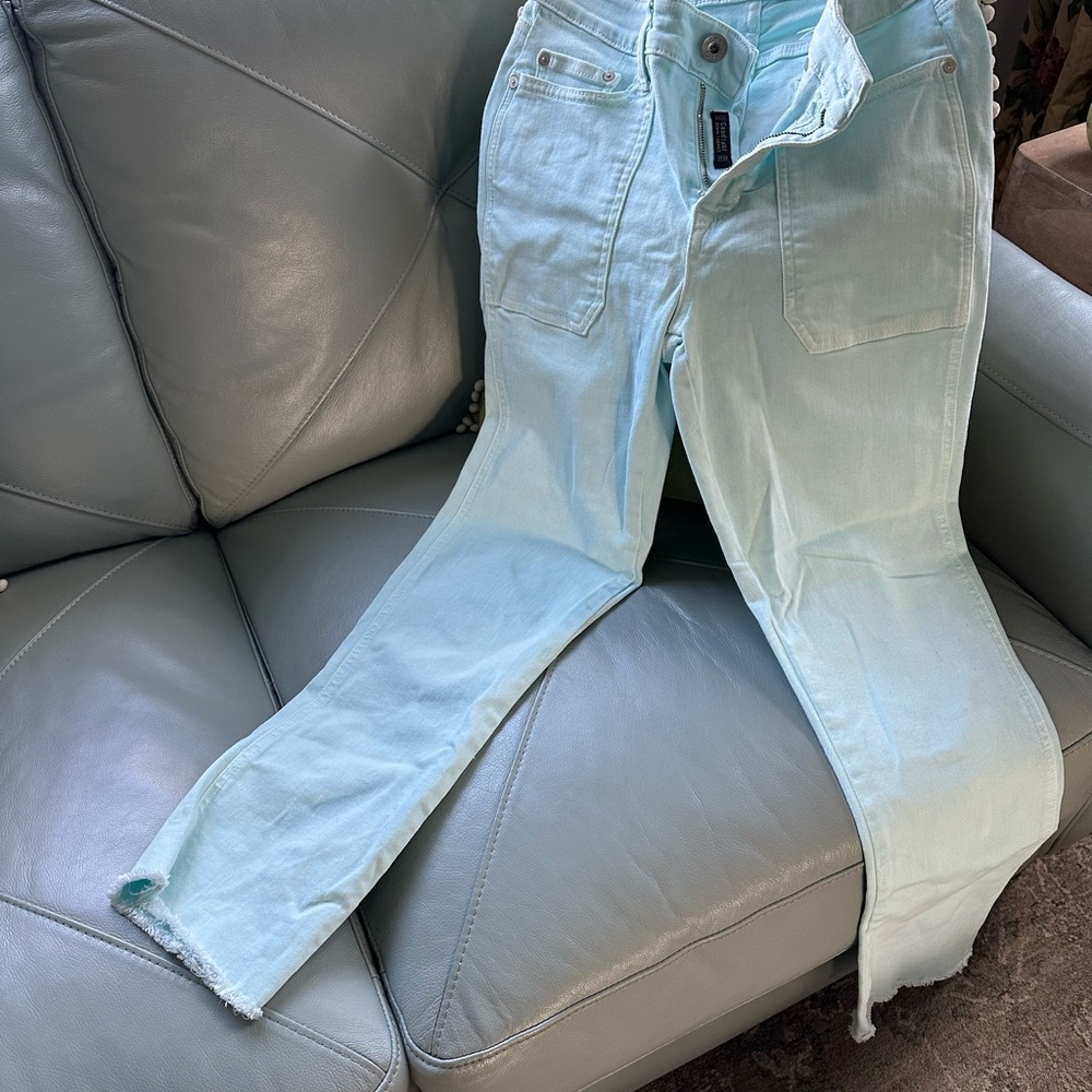 Vineyard Vines Women's Light Blue cropped straight leg Jeans